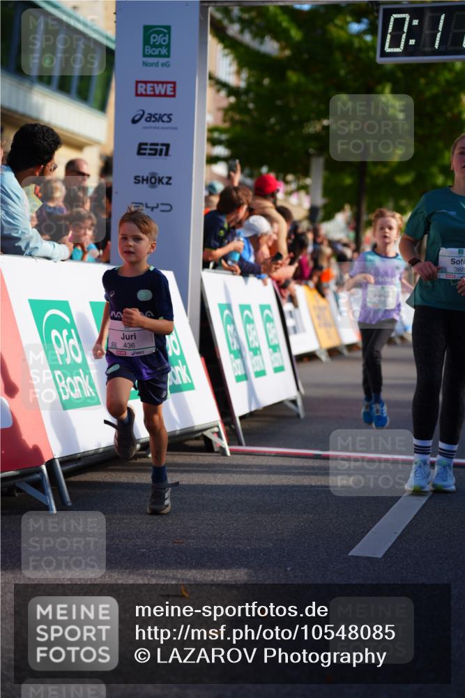 20.09.2026 - PSD Bank Halbmarathon LAZAROV Photography http://msf.ph/oto/10548085 20.09.2026 10:31:07 Ziel 388, 394, 422, 435, 436 meine-sportfotos.de