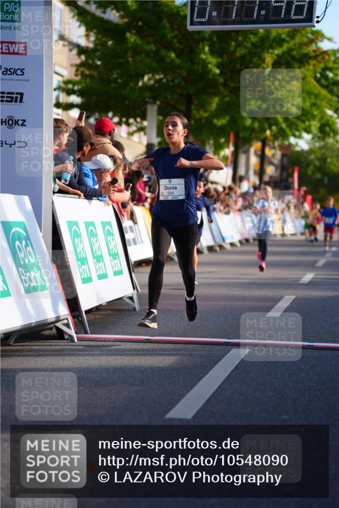 20.09.2026 - PSD Bank Halbmarathon LAZAROV Photography http://msf.ph/oto/10548090 20.09.2026 10:31:12 Ziel 115, 155, 388, 394, 422, 435, 436 meine-sportfotos.de