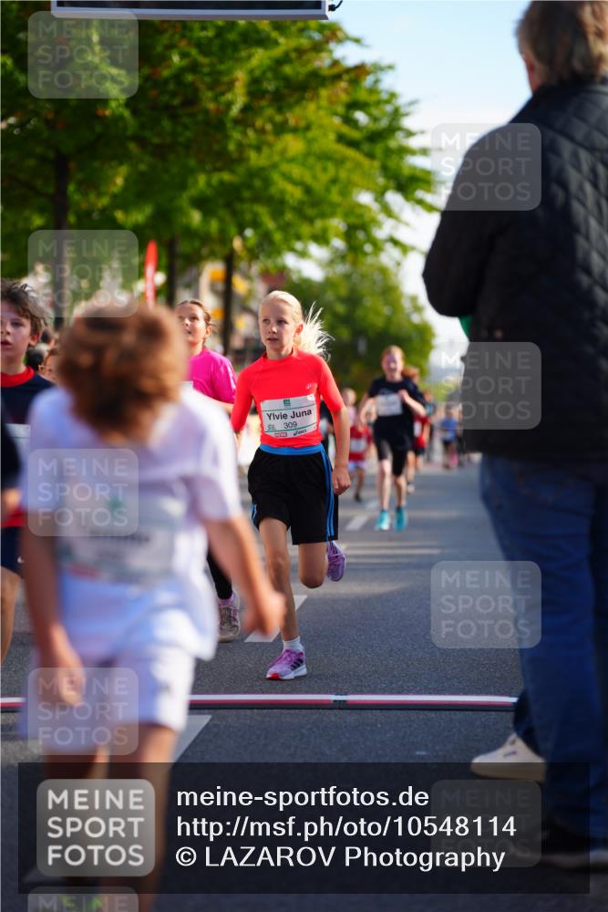 20.09.2026 - PSD Bank Halbmarathon LAZAROV Photography http://msf.ph/oto/10548114 20.09.2026 10:31:23 Ziel 108, 146, 158, 245, 280, 309, 326, 353, 358, 395, 439, 448 meine-sportfotos.de