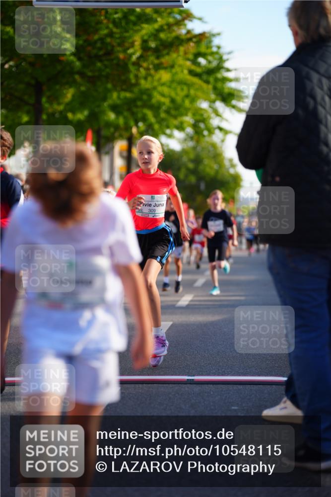 20.09.2026 - PSD Bank Halbmarathon LAZAROV Photography http://msf.ph/oto/10548115 20.09.2026 10:31:23 Ziel 108, 146, 158, 245, 280, 309, 326, 353, 358, 395, 439, 448 meine-sportfotos.de