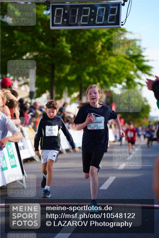 20.09.2026 - PSD Bank Halbmarathon LAZAROV Photography http://msf.ph/oto/10548122 20.09.2026 10:31:26 Ziel 108, 146, 158, 217, 245, 280, 309, 326, 353, 358, 395, 398, 439, 448 meine-sportfotos.de