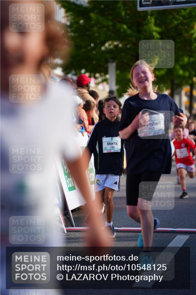 20.09.2026 - PSD Bank Halbmarathon LAZAROV Photography http://msf.ph/oto/10548125 20.09.2026 10:31:27 Ziel 108, 146, 158, 217, 245, 280, 309, 326, 353, 358, 395, 398, 410, 439, 448 meine-sportfotos.de