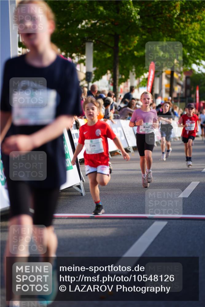 20.09.2026 - PSD Bank Halbmarathon LAZAROV Photography http://msf.ph/oto/10548126 20.09.2026 10:31:28 Ziel 108, 146, 158, 217, 309, 353, 358, 395, 398, 407, 410, 439 meine-sportfotos.de