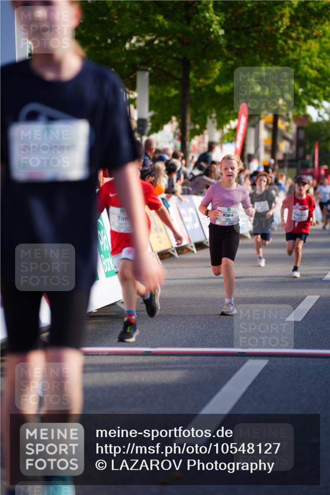 20.09.2026 - PSD Bank Halbmarathon LAZAROV Photography http://msf.ph/oto/10548127 20.09.2026 10:31:28 Ziel 108, 146, 158, 217, 309, 353, 358, 395, 398, 407, 410, 439 meine-sportfotos.de