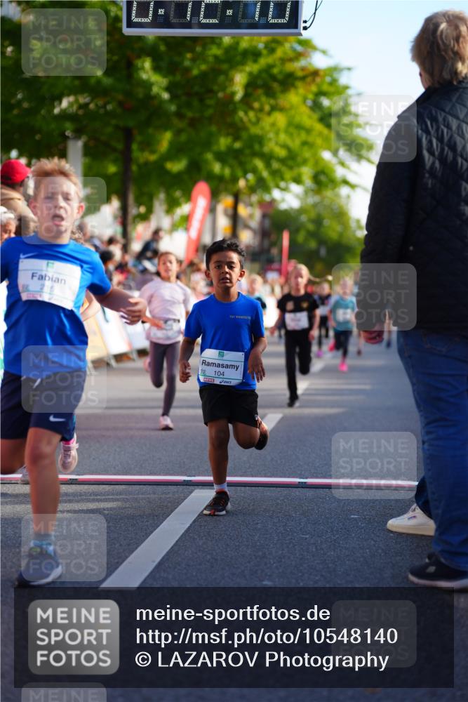 20.09.2026 - PSD Bank Halbmarathon LAZAROV Photography http://msf.ph/oto/10548140 20.09.2026 10:31:34 Ziel 104, 146, 208, 215, 217, 223, 260, 265, 307, 398, 407, 410, 450 meine-sportfotos.de