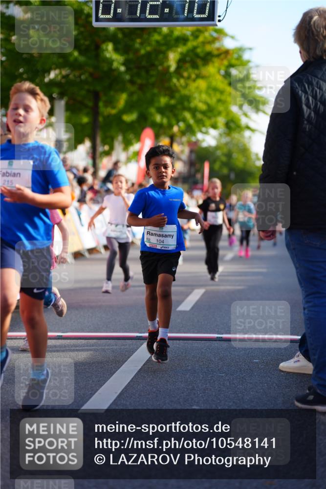 20.09.2026 - PSD Bank Halbmarathon LAZAROV Photography http://msf.ph/oto/10548141 20.09.2026 10:31:34 Ziel 104, 146, 208, 215, 217, 223, 260, 265, 307, 398, 407, 410, 450 meine-sportfotos.de