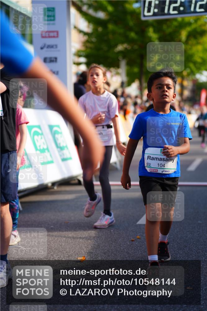 20.09.2026 - PSD Bank Halbmarathon LAZAROV Photography http://msf.ph/oto/10548144 20.09.2026 10:31:36 Ziel 104, 208, 210, 215, 217, 219, 223, 260, 265, 307, 375, 398, 407, 410, 414, 450 meine-sportfotos.de