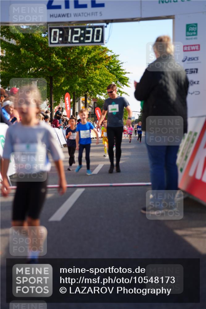 20.09.2026 - PSD Bank Halbmarathon LAZAROV Photography http://msf.ph/oto/10548173 20.09.2026 10:31:54 Ziel 103, 189, 261, 336, 451, 458 meine-sportfotos.de