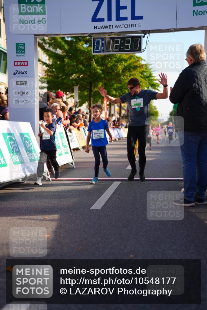 20.09.2026 - PSD Bank Halbmarathon LAZAROV Photography http://msf.ph/oto/10548177 20.09.2026 10:31:56 Ziel 103, 225, 261, 336, 427, 451, 458 meine-sportfotos.de