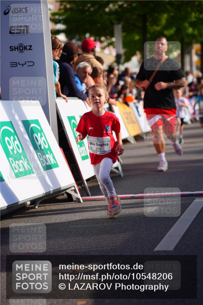 20.09.2026 - PSD Bank Halbmarathon LAZAROV Photography http://msf.ph/oto/10548206 20.09.2026 10:32:08 Ziel 153, 226, 276, 277, 298, 346, 373, 399, 416, 426 meine-sportfotos.de