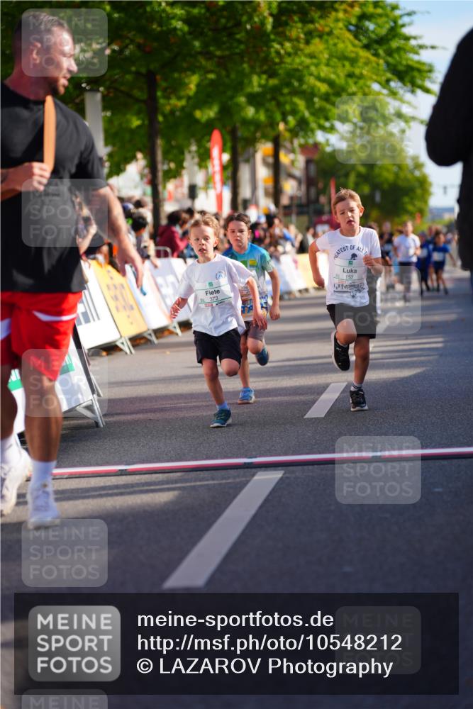 20.09.2026 - PSD Bank Halbmarathon LAZAROV Photography http://msf.ph/oto/10548212 20.09.2026 10:32:10 Ziel 153, 226, 276, 277, 298, 346, 373, 399 meine-sportfotos.de