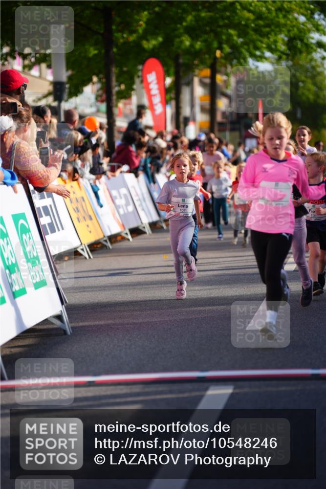 20.09.2026 - PSD Bank Halbmarathon LAZAROV Photography http://msf.ph/oto/10548246 20.09.2026 10:32:30 Ziel 107, 126, 129, 131, 132, 133, 198, 243, 244, 272, 299, 454 meine-sportfotos.de
