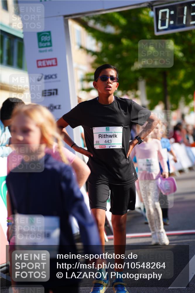 20.09.2026 - PSD Bank Halbmarathon LAZAROV Photography http://msf.ph/oto/10548264 20.09.2026 10:32:41 Ziel 118, 125, 129, 133, 178, 179, 182, 184, 191, 198, 200, 209, 244, 248, 288, 313, 333, 359, 396, 425, 443, 454 meine-sportfotos.de