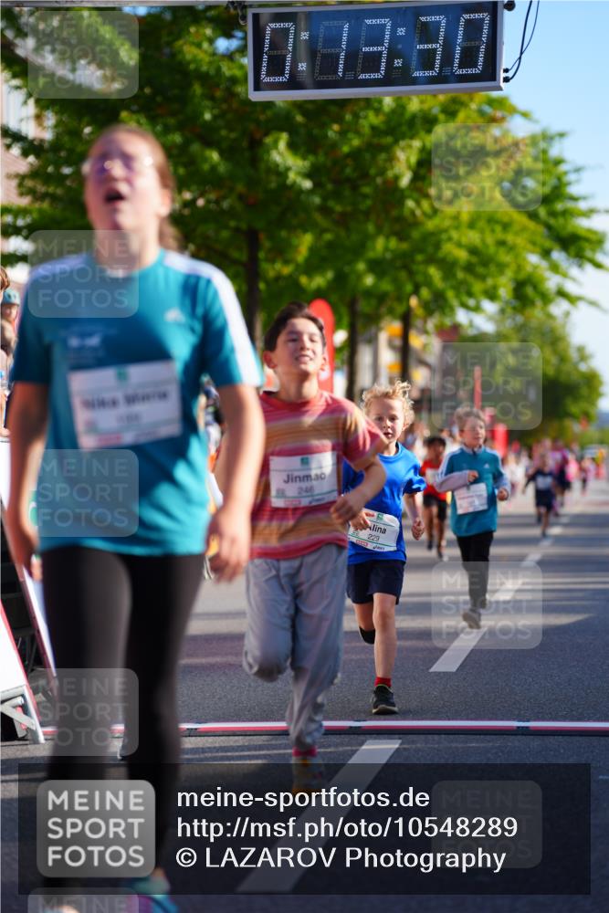 20.09.2026 - PSD Bank Halbmarathon LAZAROV Photography http://msf.ph/oto/10548289 20.09.2026 10:32:54 Ziel 197, 199, 229, 246, 335, 441 meine-sportfotos.de
