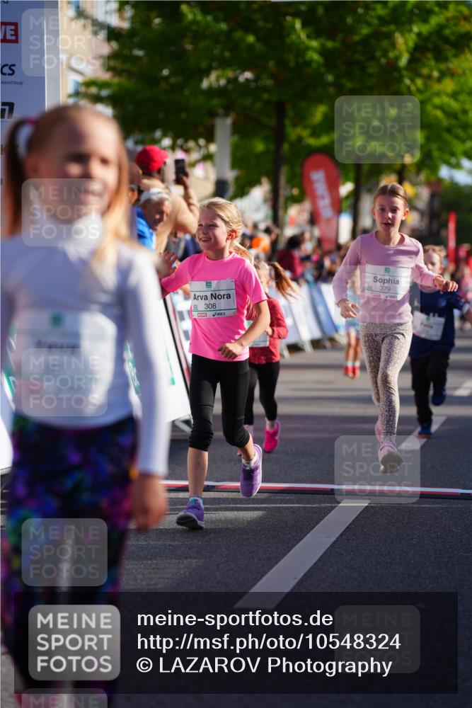 20.09.2026 - PSD Bank Halbmarathon LAZAROV Photography http://msf.ph/oto/10548324 20.09.2026 10:33:14 Ziel 139, 235, 296, 308, 316, 339, 379, 386, 387 meine-sportfotos.de