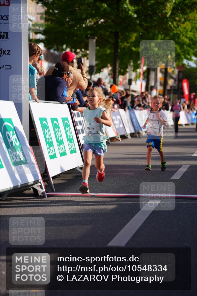 20.09.2026 - PSD Bank Halbmarathon LAZAROV Photography http://msf.ph/oto/10548334 20.09.2026 10:33:18 Ziel 230, 232, 296, 308, 316, 379, 386, 387, 409 meine-sportfotos.de