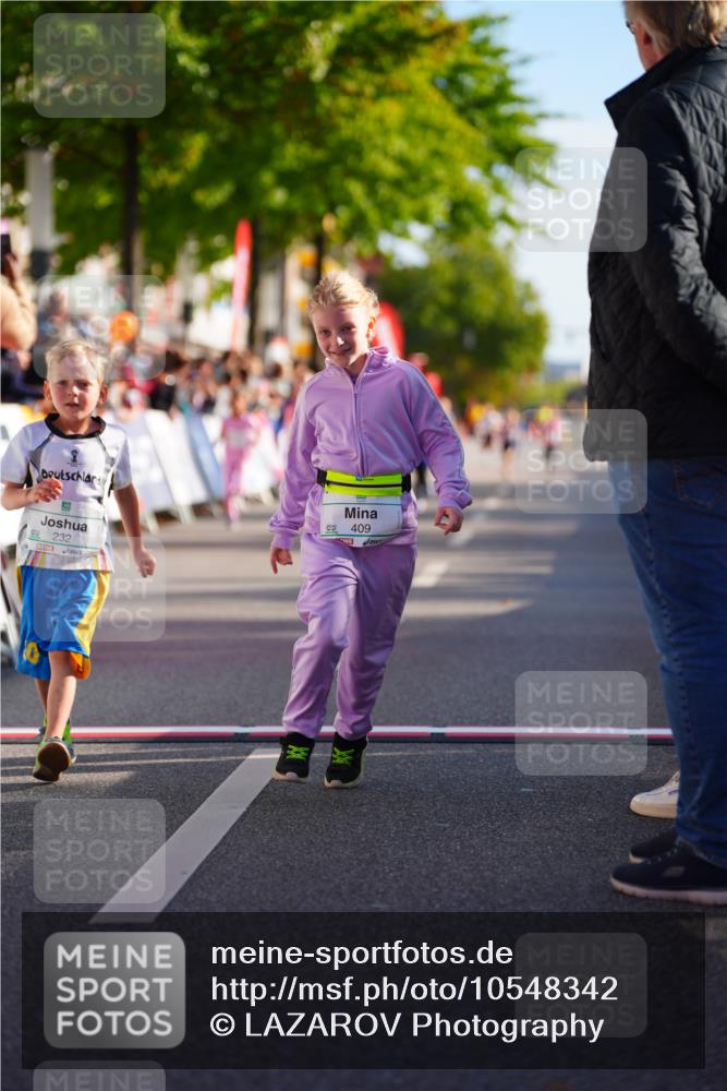 20.09.2026 - PSD Bank Halbmarathon LAZAROV Photography http://msf.ph/oto/10548342 20.09.2026 10:33:21 Ziel 230, 232, 234, 296, 308, 316, 379, 386, 409 meine-sportfotos.de