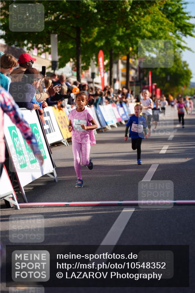 20.09.2026 - PSD Bank Halbmarathon LAZAROV Photography http://msf.ph/oto/10548352 20.09.2026 10:33:27 Ziel 106, 230, 232, 234, 254, 255, 402, 409 meine-sportfotos.de