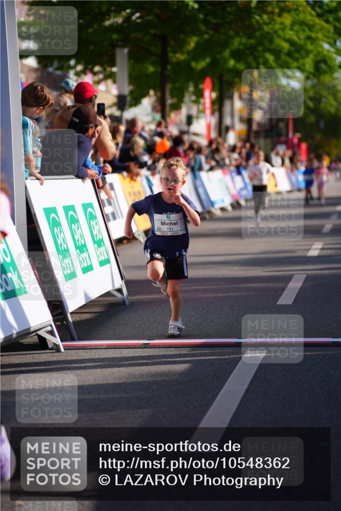 20.09.2026 - PSD Bank Halbmarathon LAZAROV Photography http://msf.ph/oto/10548362 20.09.2026 10:33:34 Ziel 106, 151, 254, 255, 325, 402 meine-sportfotos.de