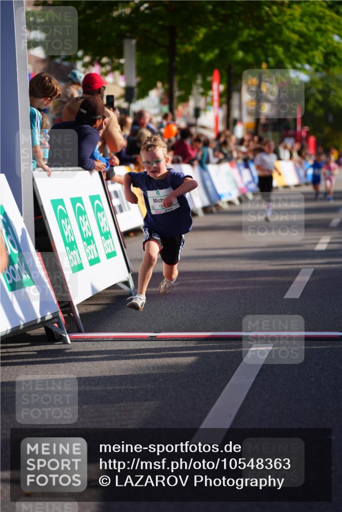 20.09.2026 - PSD Bank Halbmarathon LAZAROV Photography http://msf.ph/oto/10548363 20.09.2026 10:33:34 Ziel 106, 151, 254, 255, 325, 402 meine-sportfotos.de