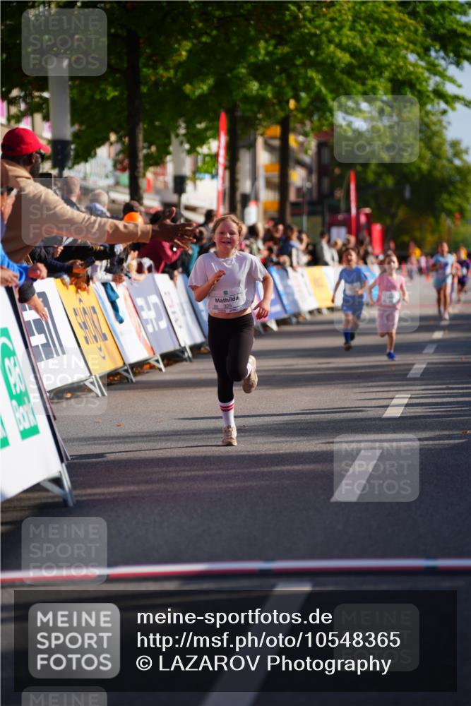 20.09.2026 - PSD Bank Halbmarathon LAZAROV Photography http://msf.ph/oto/10548365 20.09.2026 10:33:36 Ziel 106, 151, 254, 255, 325 meine-sportfotos.de