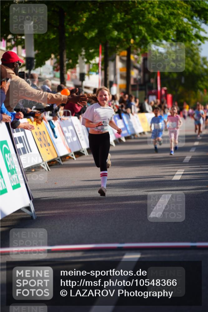 20.09.2026 - PSD Bank Halbmarathon LAZAROV Photography http://msf.ph/oto/10548366 20.09.2026 10:33:37 Ziel 151, 254, 255, 325 meine-sportfotos.de