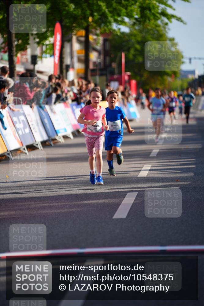 20.09.2026 - PSD Bank Halbmarathon LAZAROV Photography http://msf.ph/oto/10548375 20.09.2026 10:33:40 Ziel 151, 227, 253, 325 meine-sportfotos.de
