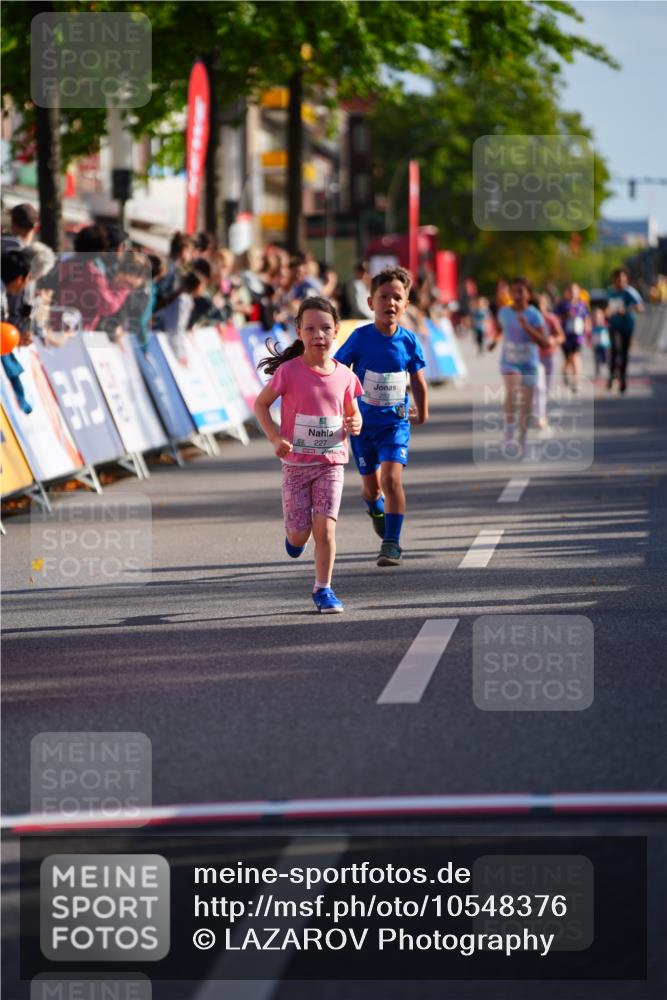20.09.2026 - PSD Bank Halbmarathon LAZAROV Photography http://msf.ph/oto/10548376 20.09.2026 10:33:41 Ziel 151, 227, 253, 325 meine-sportfotos.de