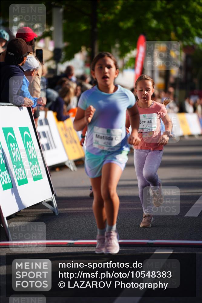20.09.2026 - PSD Bank Halbmarathon LAZAROV Photography http://msf.ph/oto/10548383 20.09.2026 10:33:48 Ziel 166, 207, 227, 253, 424 meine-sportfotos.de