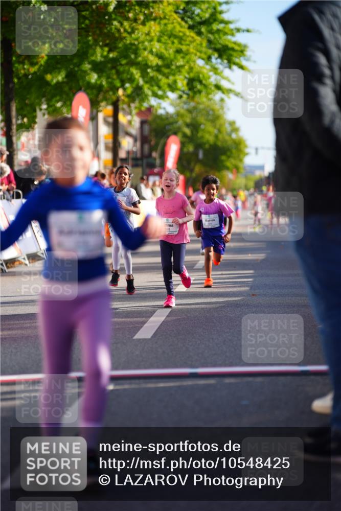 20.09.2026 - PSD Bank Halbmarathon LAZAROV Photography http://msf.ph/oto/10548425 20.09.2026 10:34:10 Ziel 148, 171, 196, 269, 376, 389, 390 meine-sportfotos.de