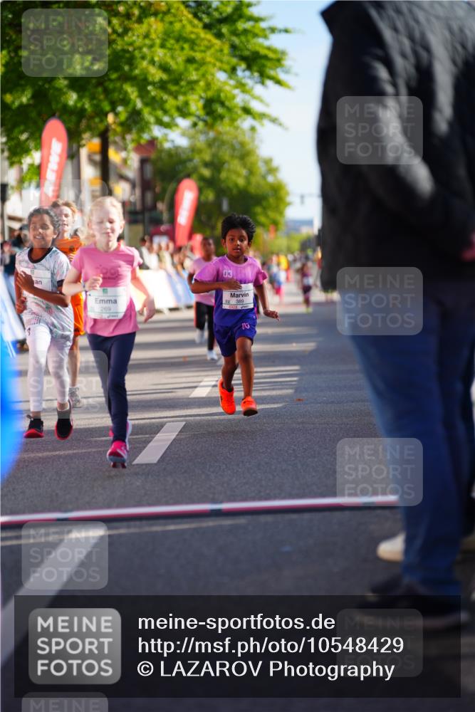 20.09.2026 - PSD Bank Halbmarathon LAZAROV Photography http://msf.ph/oto/10548429 20.09.2026 10:34:12 Ziel 148, 196, 269, 376, 389, 390 meine-sportfotos.de