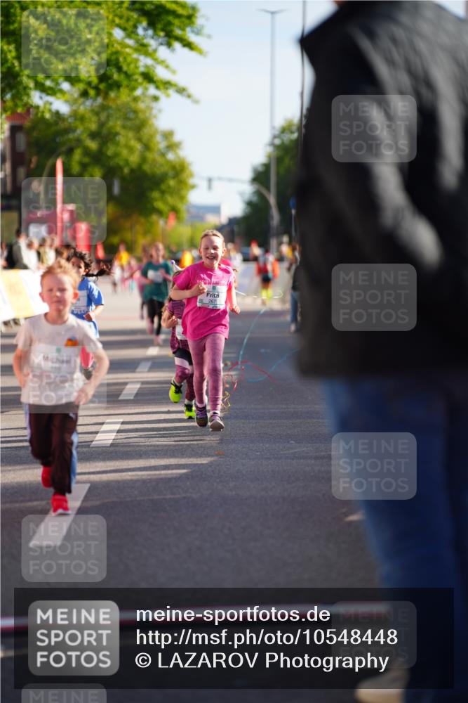 20.09.2026 - PSD Bank Halbmarathon LAZAROV Photography http://msf.ph/oto/10548448 20.09.2026 10:34:24 Ziel 168, 267, 268, 270, 295, 367 meine-sportfotos.de