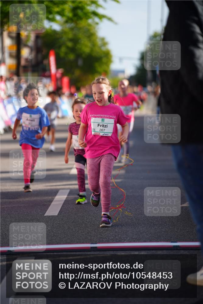 20.09.2026 - PSD Bank Halbmarathon LAZAROV Photography http://msf.ph/oto/10548453 20.09.2026 10:34:26 Ziel 147, 168, 267, 268, 270, 367 meine-sportfotos.de