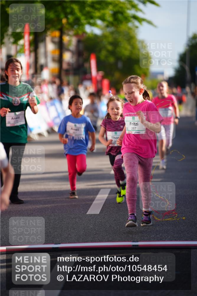 20.09.2026 - PSD Bank Halbmarathon LAZAROV Photography http://msf.ph/oto/10548454 20.09.2026 10:34:27 Ziel 147, 168, 267, 268, 270, 350, 367 meine-sportfotos.de