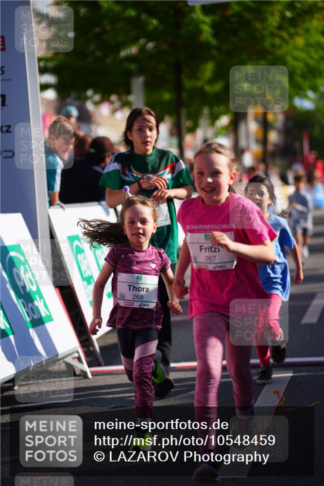 20.09.2026 - PSD Bank Halbmarathon LAZAROV Photography http://msf.ph/oto/10548459 20.09.2026 10:34:29 Ziel 143, 147, 168, 267, 268, 270, 350, 367 meine-sportfotos.de