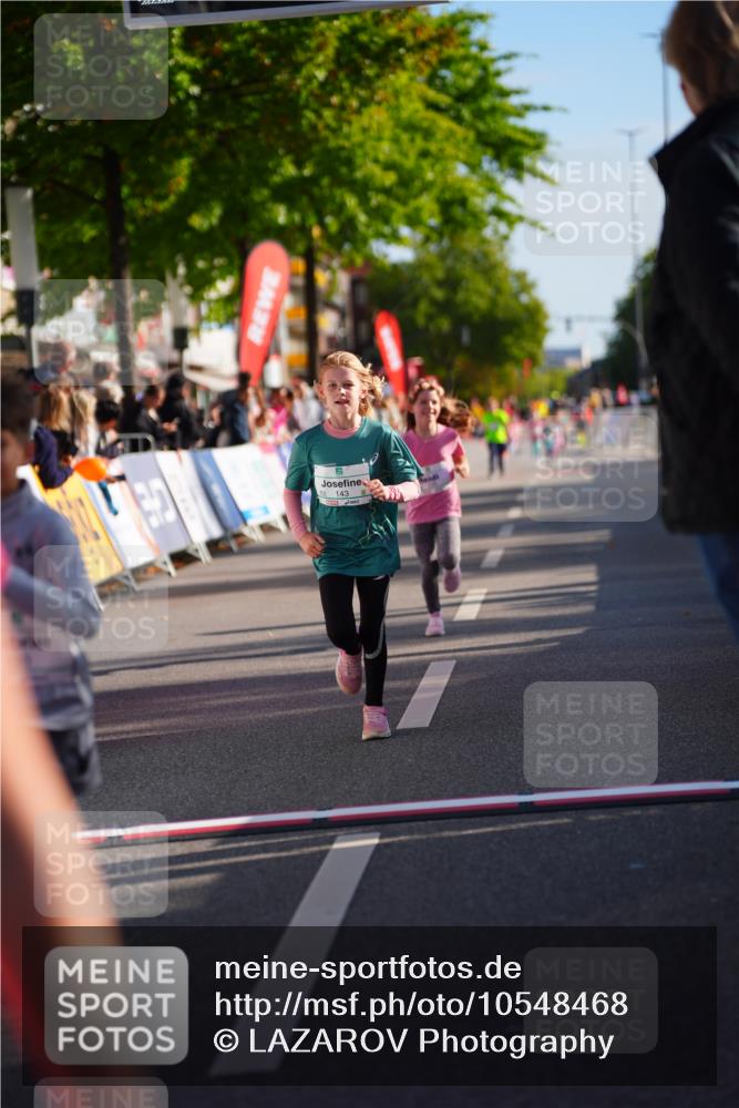 20.09.2026 - PSD Bank Halbmarathon LAZAROV Photography http://msf.ph/oto/10548468 20.09.2026 10:34:33 Ziel 143, 147, 168, 239, 267, 268, 270, 350, 367 meine-sportfotos.de