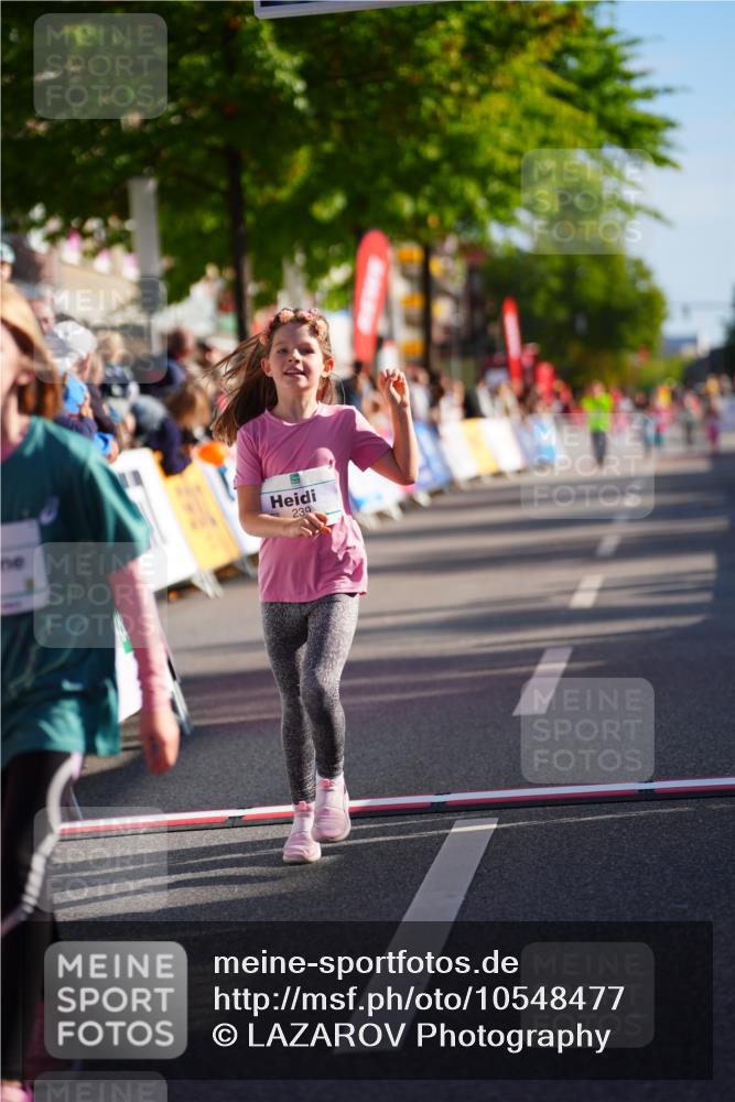 20.09.2026 - PSD Bank Halbmarathon LAZAROV Photography http://msf.ph/oto/10548477 20.09.2026 10:34:36 Ziel 143, 147, 239, 270, 350 meine-sportfotos.de