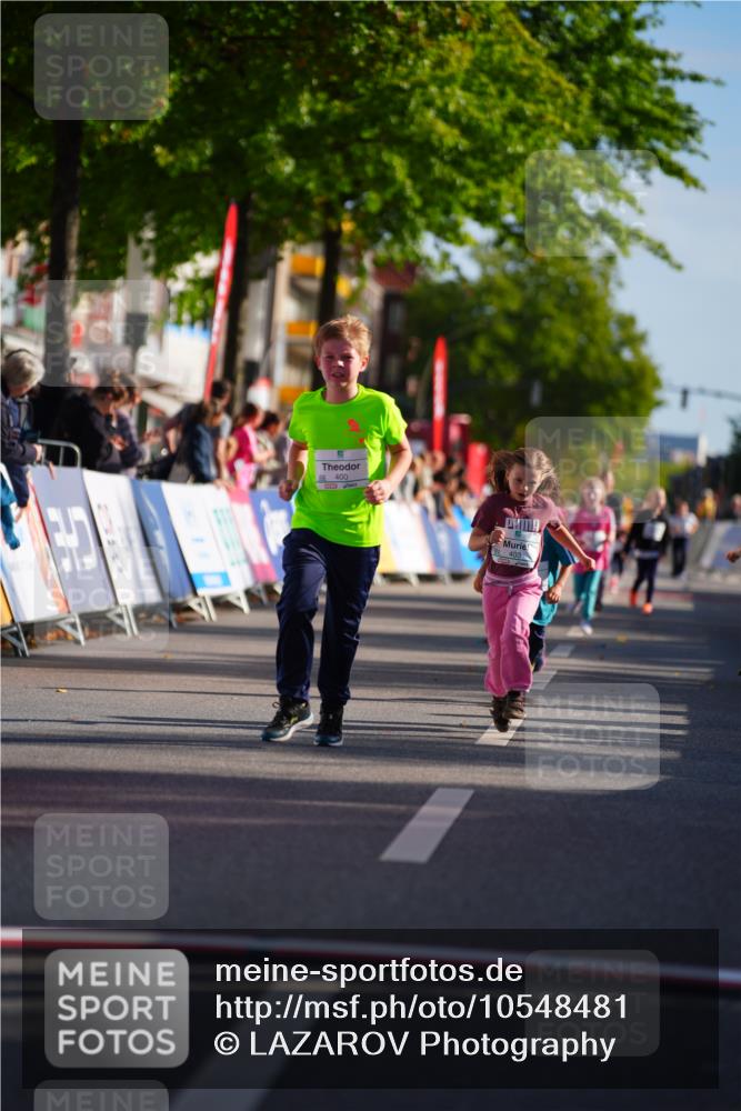 20.09.2026 - PSD Bank Halbmarathon LAZAROV Photography http://msf.ph/oto/10548481 20.09.2026 10:34:50 Ziel 195, 383, 400, 403 meine-sportfotos.de