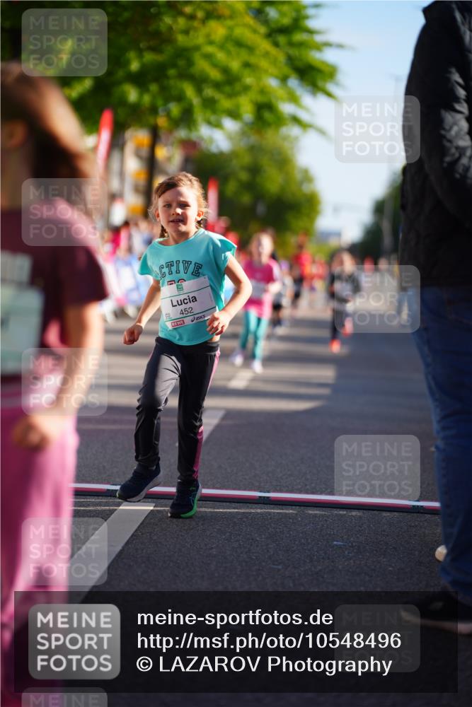 20.09.2026 - PSD Bank Halbmarathon LAZAROV Photography http://msf.ph/oto/10548496 20.09.2026 10:34:56 Ziel 195, 378, 383, 400, 403, 452 meine-sportfotos.de