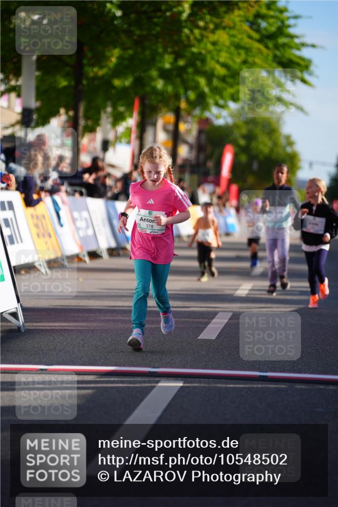 20.09.2026 - PSD Bank Halbmarathon LAZAROV Photography http://msf.ph/oto/10548502 20.09.2026 10:35:00 Ziel 161, 195, 378, 383, 401, 403, 452 meine-sportfotos.de