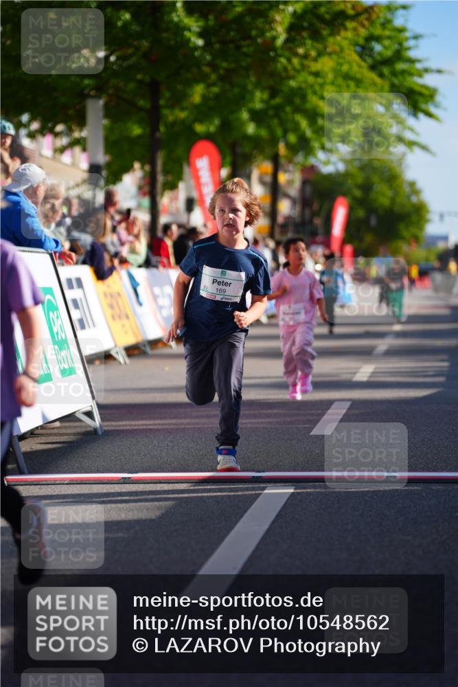 20.09.2026 - PSD Bank Halbmarathon LAZAROV Photography http://msf.ph/oto/10548562 20.09.2026 10:35:32 Ziel 169, 366, 385, 460 meine-sportfotos.de