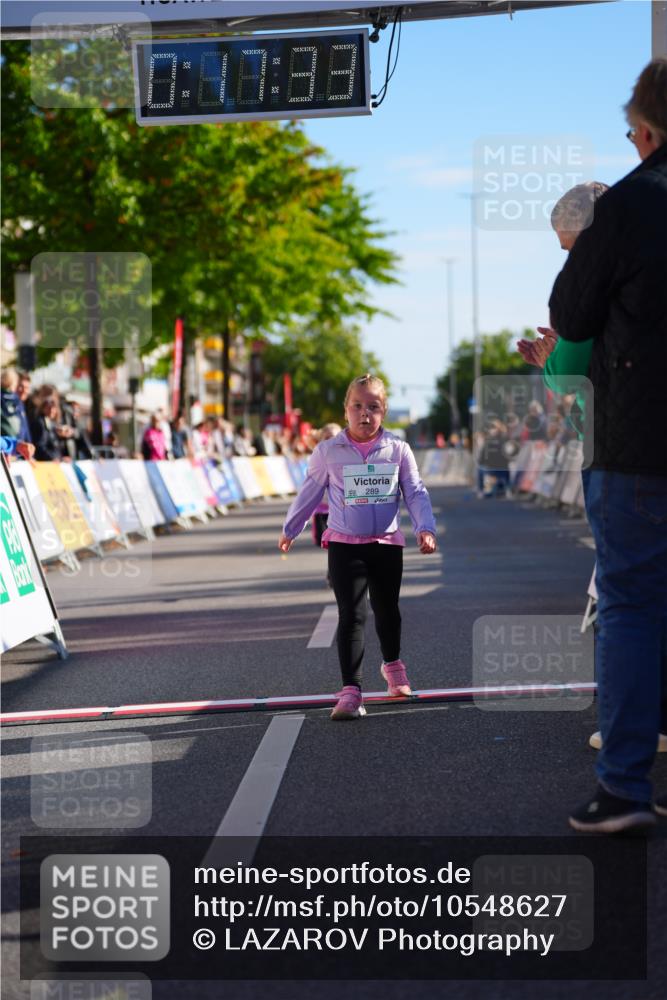 20.09.2026 - PSD Bank Halbmarathon LAZAROV Photography http://msf.ph/oto/10548627 20.09.2026 10:36:57 Ziel 222, 286, 289 meine-sportfotos.de