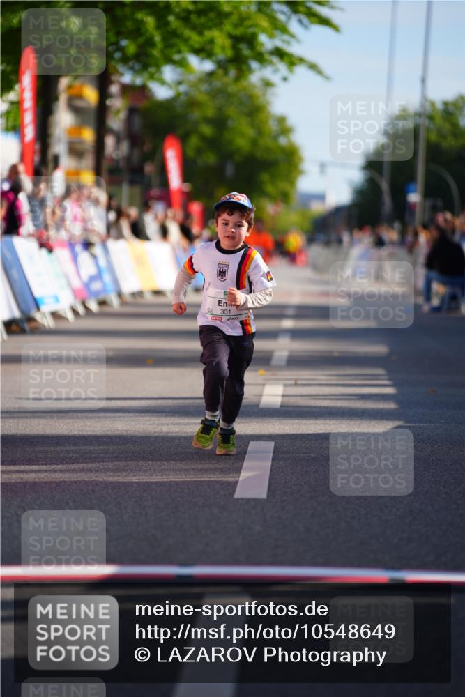 20.09.2026 - PSD Bank Halbmarathon LAZAROV Photography http://msf.ph/oto/10548649 20.09.2026 10:37:49 Ziel 331 meine-sportfotos.de