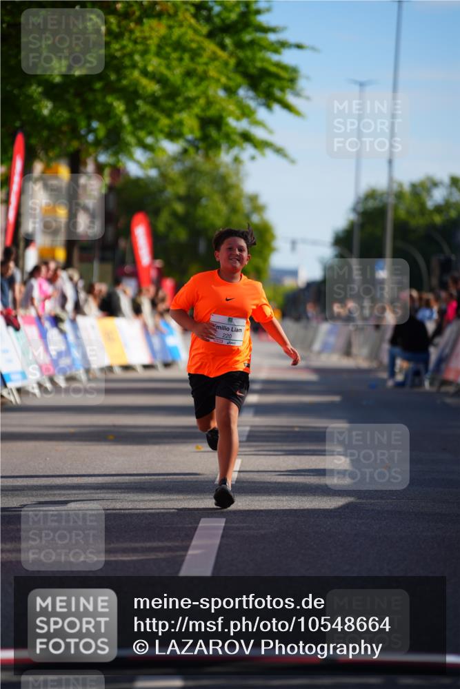 20.09.2026 - PSD Bank Halbmarathon LAZAROV Photography http://msf.ph/oto/10548664 20.09.2026 10:38:00 Ziel 220 meine-sportfotos.de