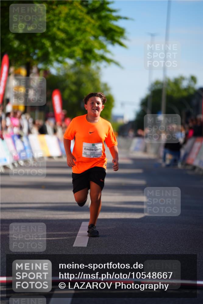 20.09.2026 - PSD Bank Halbmarathon LAZAROV Photography http://msf.ph/oto/10548667 20.09.2026 10:38:00 Ziel 220 meine-sportfotos.de