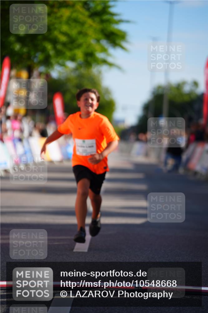 20.09.2026 - PSD Bank Halbmarathon LAZAROV Photography http://msf.ph/oto/10548668 20.09.2026 10:38:01 Ziel 220 meine-sportfotos.de