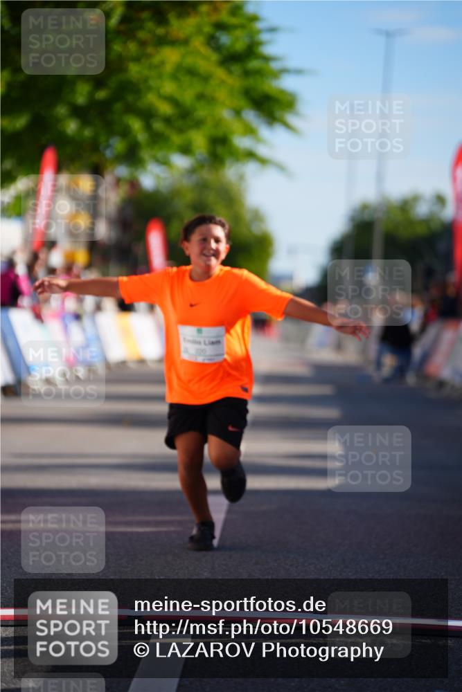 20.09.2026 - PSD Bank Halbmarathon LAZAROV Photography http://msf.ph/oto/10548669 20.09.2026 10:38:01 Ziel 220 meine-sportfotos.de