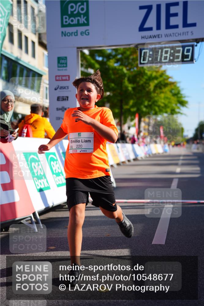 20.09.2026 - PSD Bank Halbmarathon LAZAROV Photography http://msf.ph/oto/10548677 20.09.2026 10:38:03 Ziel 220 meine-sportfotos.de