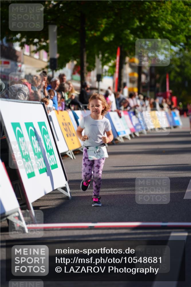 20.09.2026 - PSD Bank Halbmarathon LAZAROV Photography http://msf.ph/oto/10548681 20.09.2026 10:38:19 Ziel 332 meine-sportfotos.de
