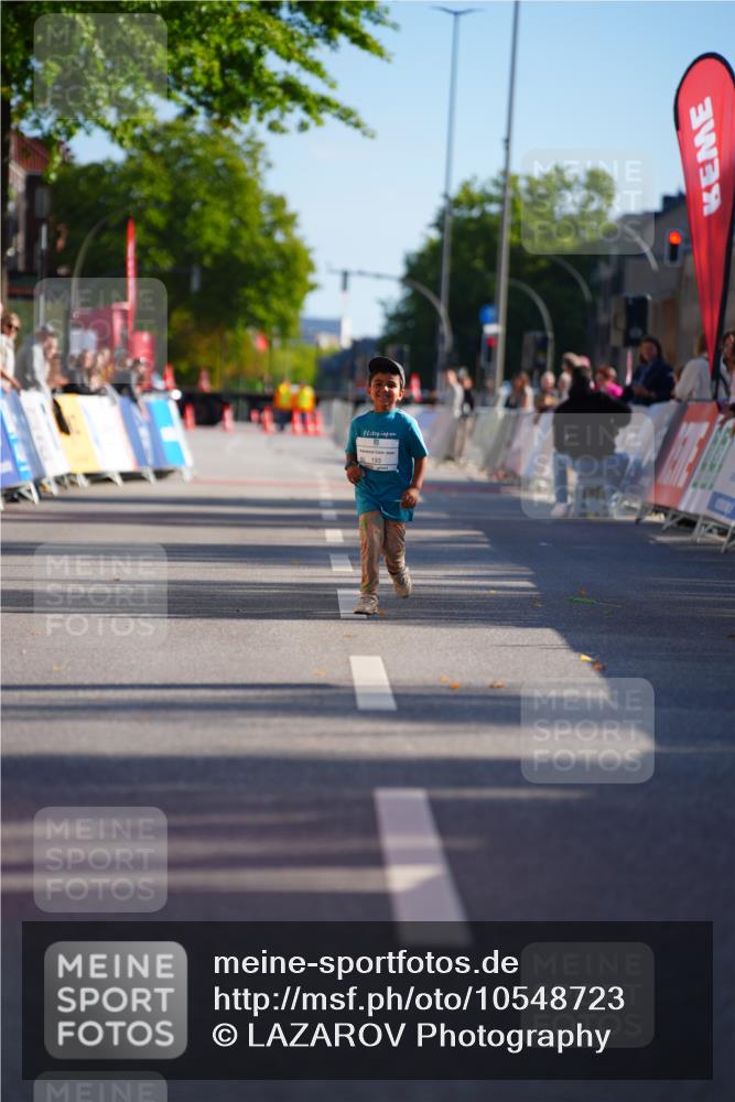 20.09.2026 - PSD Bank Halbmarathon LAZAROV Photography http://msf.ph/oto/10548723 20.09.2026 10:43:22 Ziel  meine-sportfotos.de